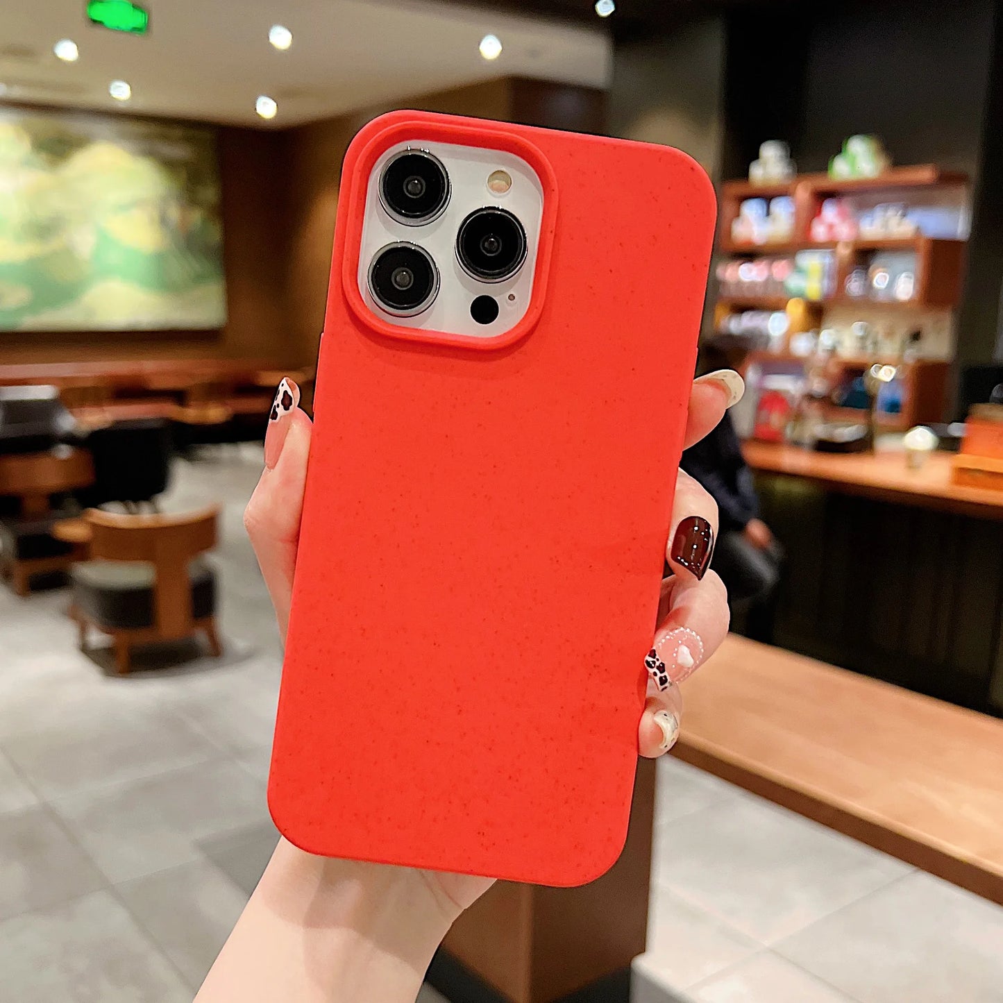 Leuchtend rote iPhone Hülle aus Silikon mit Weizenanteil – auffällig & robust für den Alltag