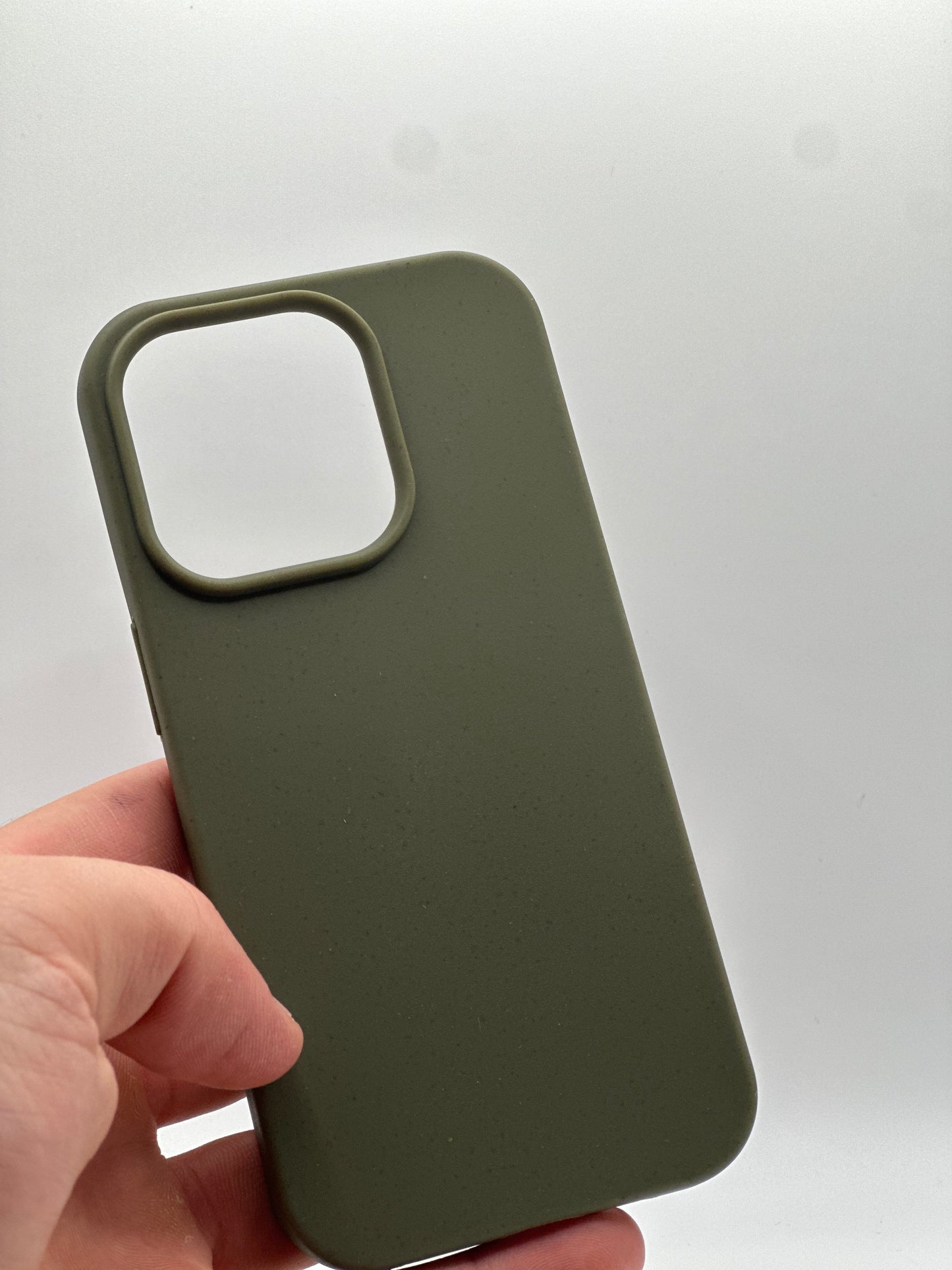 iPhone Eco Case in Olivgrün – biologisch abbaubare Hülle aus Silikon-Weizenstroh-Mischung